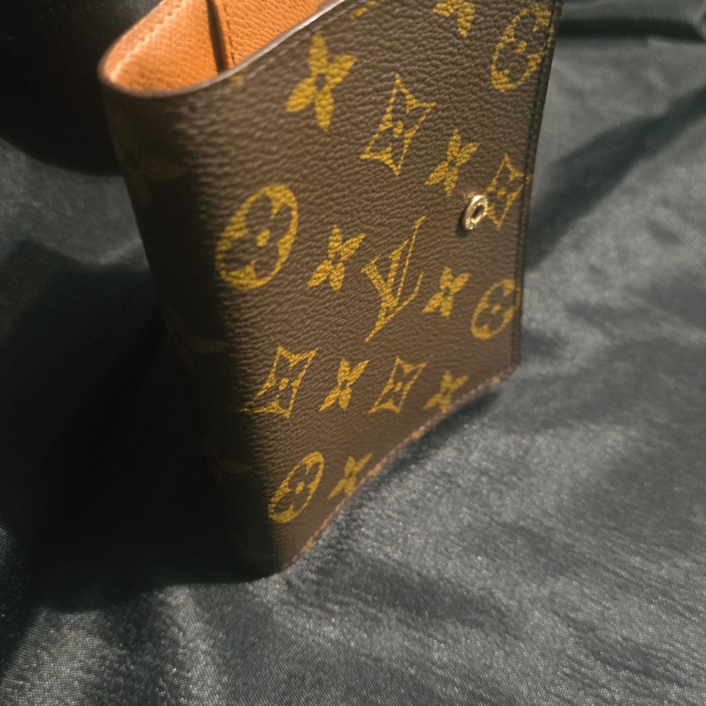 Louis Vuitton Agenda - Picture 8 of 11